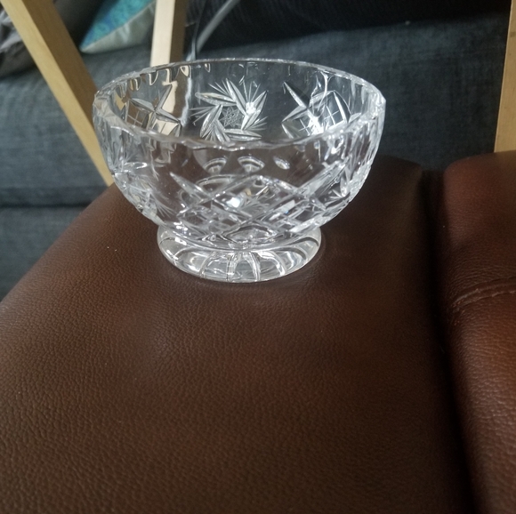 VINTAGE PINWHEEL FOOTED CRYSTAL CANDY DISH - Picture 3 of 3